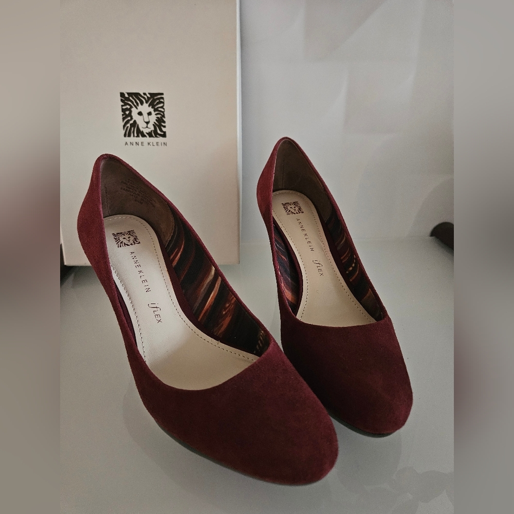 AK Anne Klein Suede Leather Pumps US 6.5 Burgundy Wine Dark Red